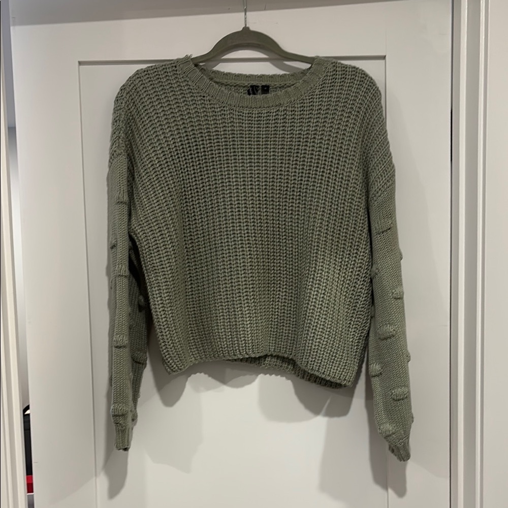 Moon & Madison Green Cropped Sweater